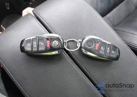 2013 Volkswagen Touareg Vr6 Lux z USA, uszkodzony, nr VIN WVGEF9BP1DD011697